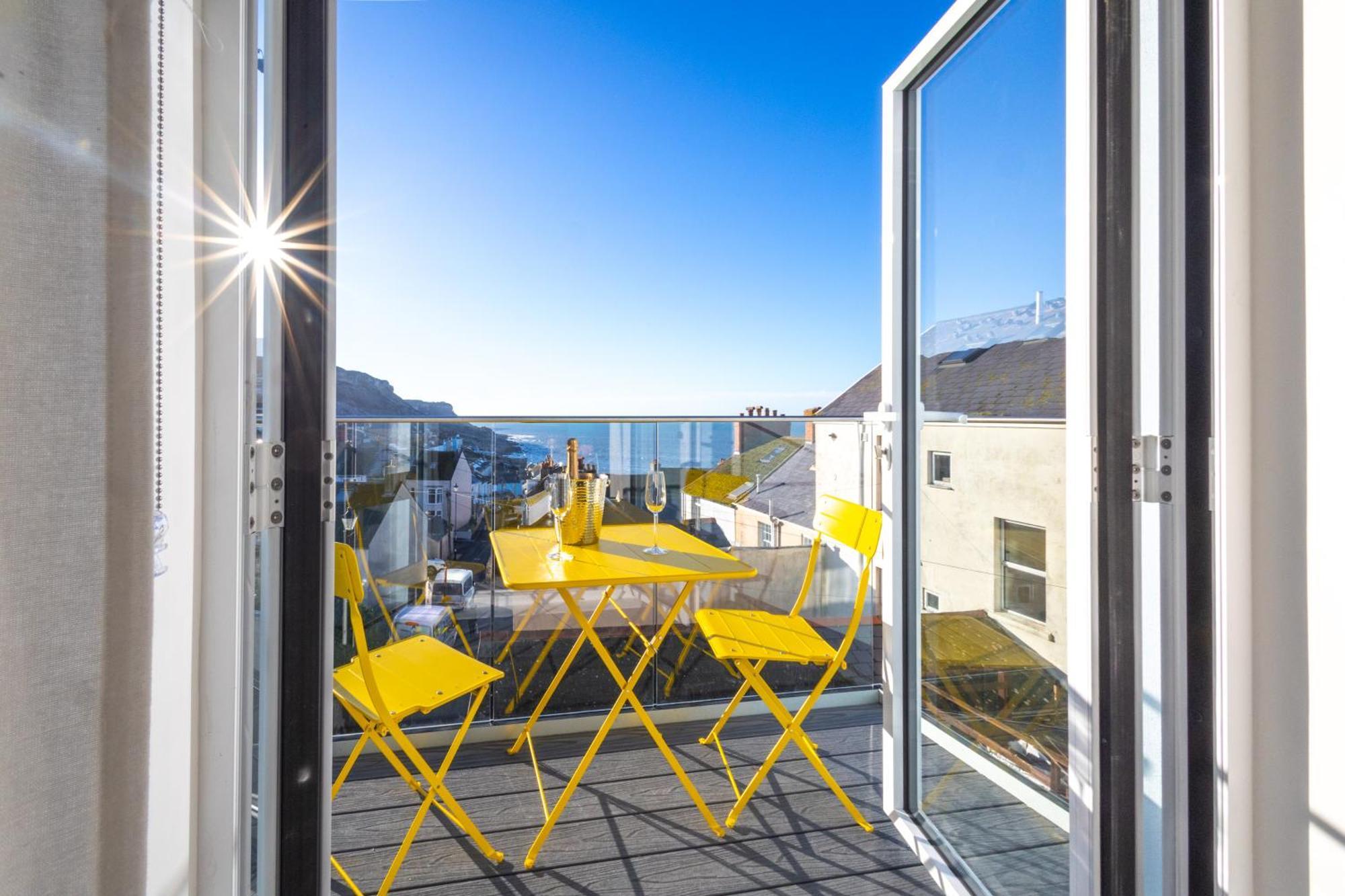 Bright & Beautiful 4 Bedroom House With Sea Views Portland Exterior photo