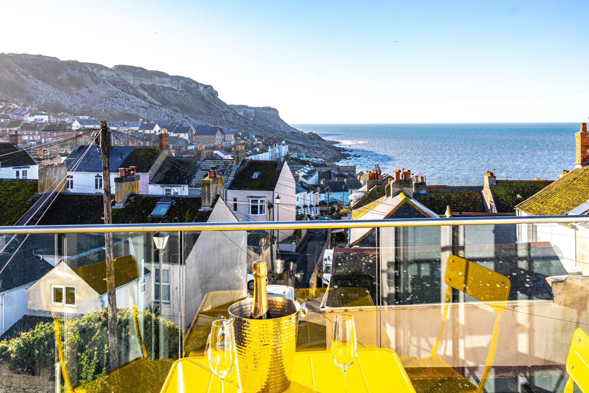 Bright & Beautiful 4 Bedroom House With Sea Views Portland Exterior photo